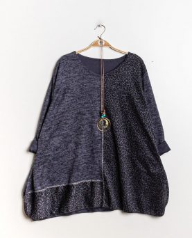 Soft Sweater Leo Print With Necklace
